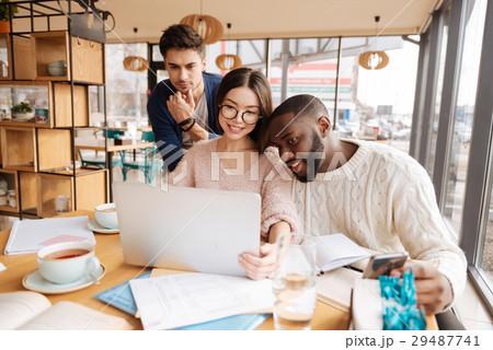 Group of students using studying together 29487741