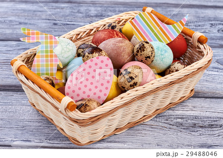 Easter basket with paper cutouts. 29488046