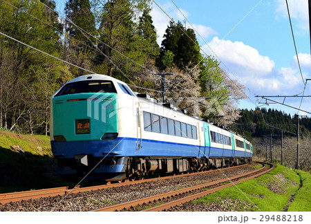 昼下がりの信越路を行く特急北越 29488218