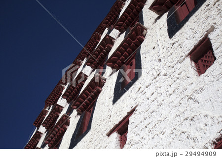 中国チベット自治区の世界遺産『ポタラ宮』 29494909