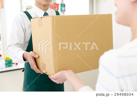 コンビニ 荷物 29498034