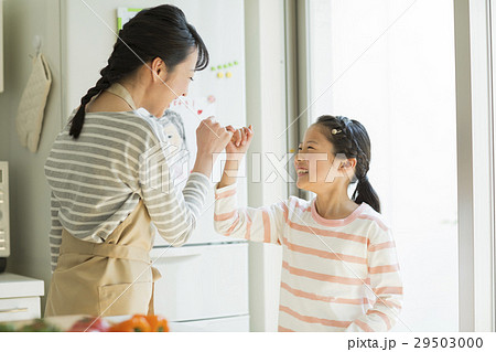 母と娘 29503000