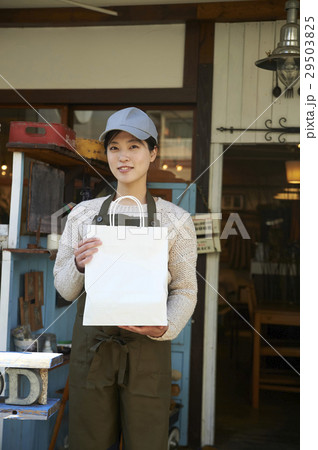 カフェ店員　ポートレート 29503825