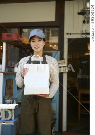 カフェ店員 ポートレート カフェ店員 ポートレート 29503924