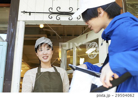 フードデリバリー　配達イメージ 29504062