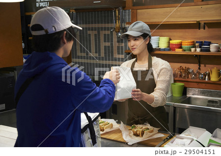 フードデリバリー　飲食店イメージ 29504151