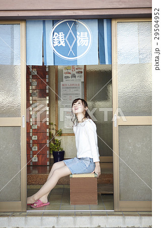 銭湯女子　エントランス　女性 29504952