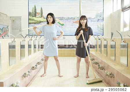 銭湯女子　洗い場　掃除 29505062