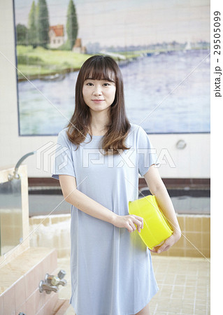 銭湯女子　入浴　洗い場 29505099