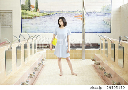 銭湯女子 入浴 洗い場 銭湯女子 入浴 洗い場 29505150