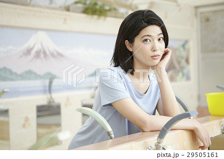 銭湯女子 洗い場 ポートレート 女性 銭湯女子 洗い場 ポートレート 女性 29505161