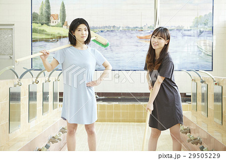 銭湯女子　洗い場　掃除 29505229