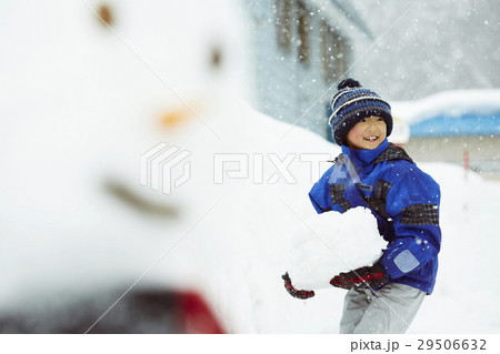 雪国で遊ぶ子供 雪国で遊ぶ子供 29506632