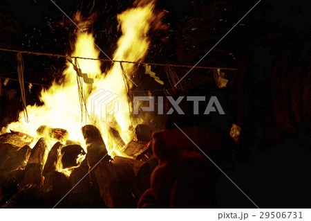 お祭り　松明 29506731