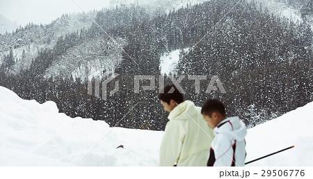 雪国で暮らす家族 雪かき 雪国で暮らす家族 雪かき 29506776