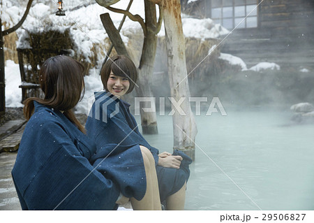 女子旅　雪景色の温泉 29506827