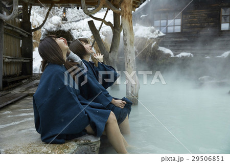 女子旅 雪景色の温泉 女子旅 雪景色の温泉 29506851
