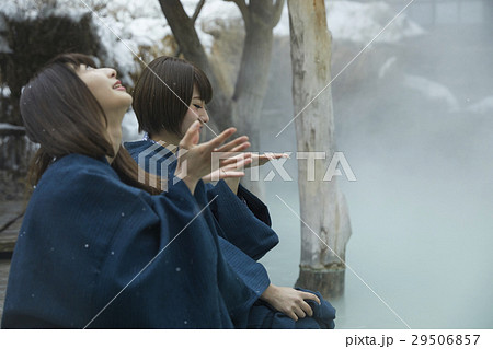 女子旅　雪景色の温泉 29506857