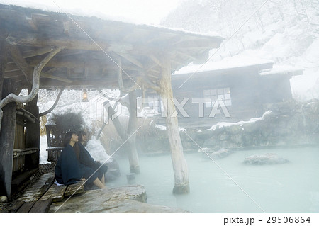 女子旅　雪景色の温泉 29506864