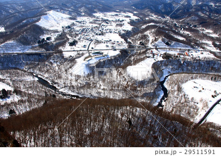 八剣山から見る早春の豊平川と国道230号線 八剣山から見る早春の豊平川と国道230号線 29511591