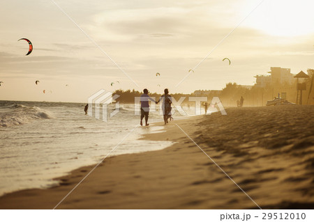 happy couple run on beach 29512010