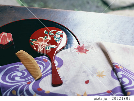 櫛と手鏡 29521395