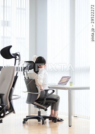 伸び・ビジネスウーマン 29522272