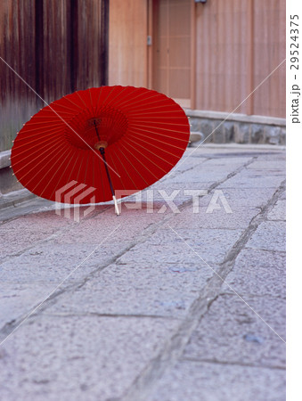 石畳と番傘 石畳と番傘 29524375