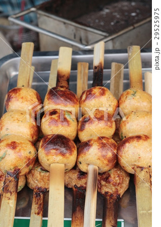 Grilled fish patty is delicious in market. 29525975