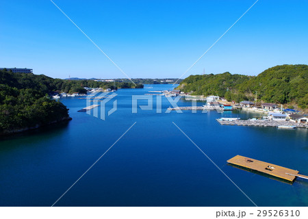 英虞湾 賢島 コバルトブルーの海 伊勢志摩 賢島大橋より　a 29526310