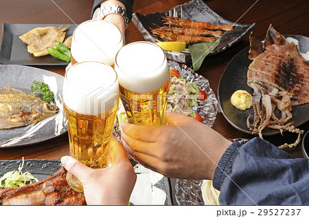 居酒屋で乾杯 居酒屋で乾杯 29527237