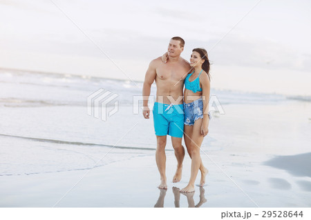 beautiful couple on the beach 29528644