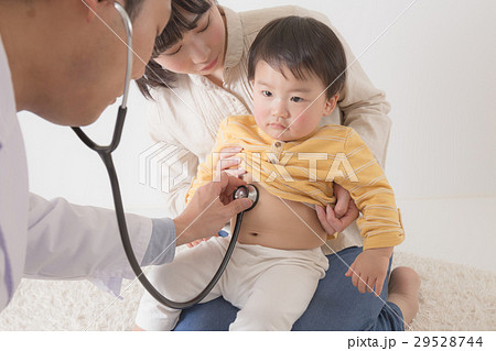 赤ちゃん 健康診断 病院の写真素材