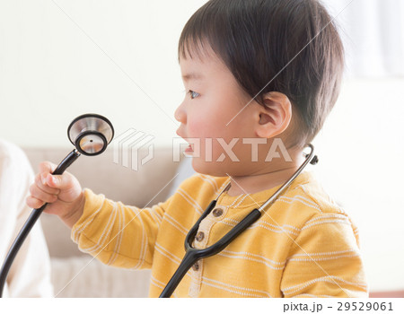 赤ちゃん　お医者さんごっこ 29529061