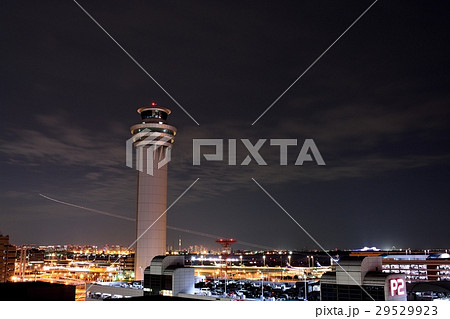 夜の空港 29529923
