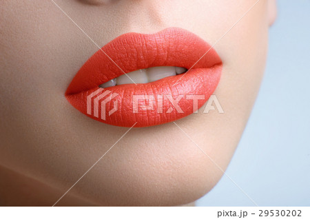 Gorgeous full lips of a beautiful woman   29530202