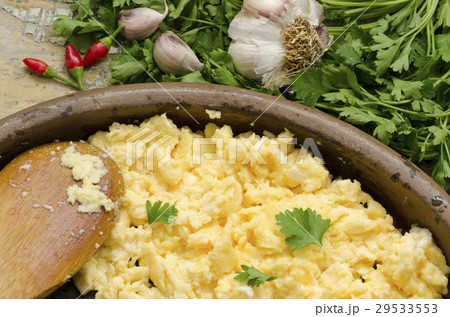 Scrambled eggs with garlic and parsley Scrambled eggs with garlic and parsley 29533553