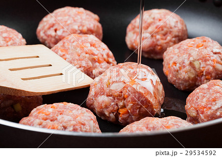 meatball from minced meat 29534592