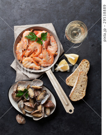 Fresh seafood and white wine 29538889
