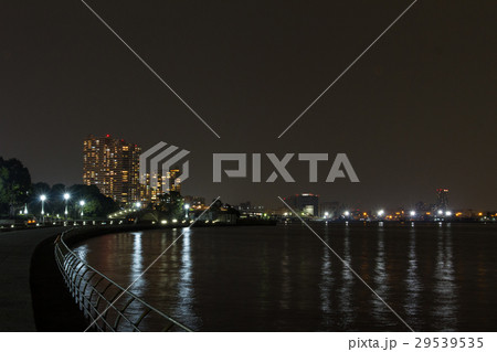 横浜港の夜 29539535