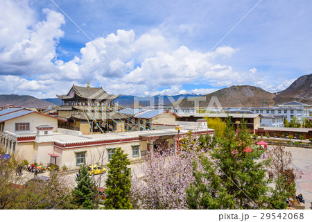 Top view of old town shangrila with temple 29542068