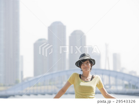 若い女性 若い女性 29543326