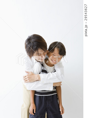 笑顔の父と息子 29543627
