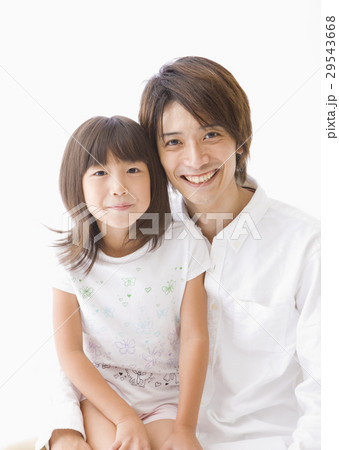 笑顔の父と娘 笑顔の父と娘 29543668