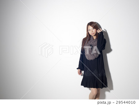 若い女性のポートレート 29544010