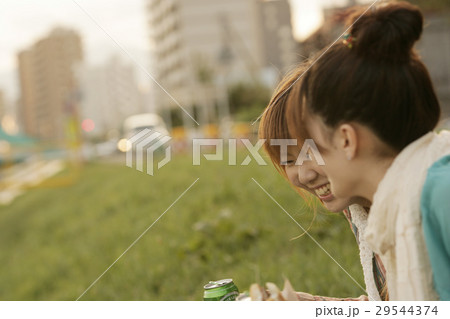 若い女性 29544374