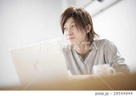 パソコンシーン 29544944