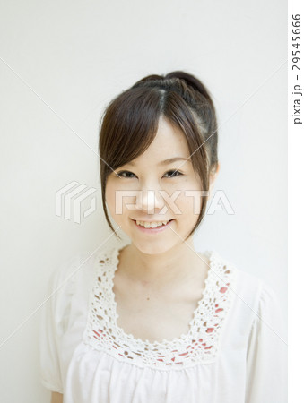 笑顔の女性 笑顔の女性 29545666
