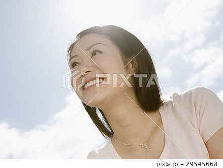 笑顔の女性 29545668