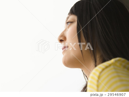 若い女性の横顔 29546907
